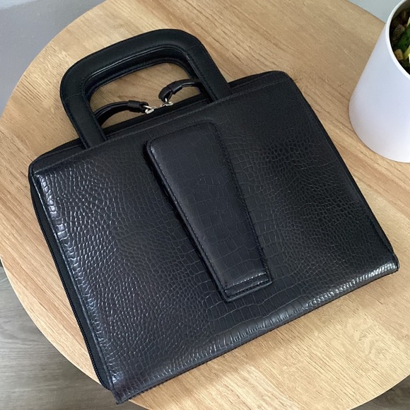 Bodhi Croc Tablet Carrying Case - Picture 2 of 14